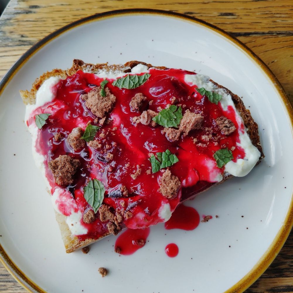 Ricotta toast with Roselle jam