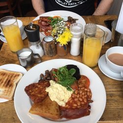 Roastit Bubbly Jocks - Full bfast with a hash brown added and two links instead of lorne