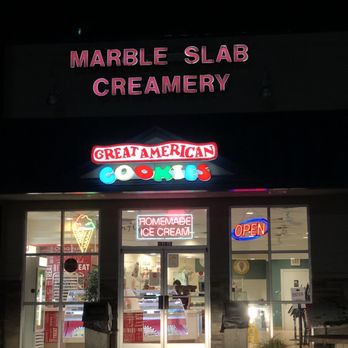 Great American Cookie - the entrance to marble slab creamery - Bakeries Near Me - Pigeon Forge, Tennessee
