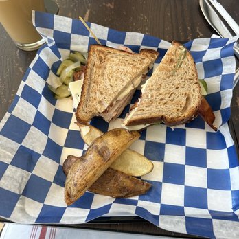 Farmers Kitchen + Bar - Fern and Dale - New American Near Me - Minneapolis, Minnesota