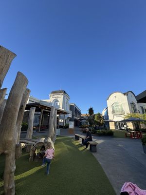 Bridgeport Village by null