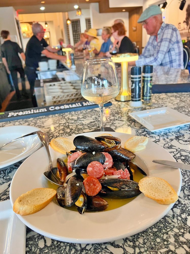 CAFE VENICE RESTAURANT & BAR Updated October 2024 63 Photos & 129 Reviews 101 W Venice Ave