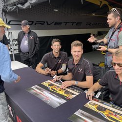 Michelin Raceway Road Atlanta - Drivers autograph session at the pit