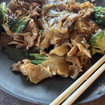 Lur Ros Thai Kitchen - Thai Near Me - Vista, California Lur Ros Thai Kitchen - Thai Near Me - Vista, California