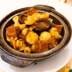 May Mei Restaurant - Seafood tofu clay pot