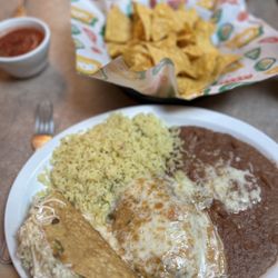 Guadalajara Restaurant - Combination #5: Shredded Beef Taco and Chili Relleño