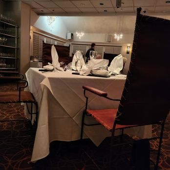 Bearfoot Bistro - Ambiance w beautiful table settings - Canadian (New) Near Me - Whistler, British Columbia