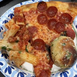 Pepperoni pizza with basil Garlic knot Baked Bolognese pasta Pepperoni pizza with basil Garlic knot Baked Bolognese pasta