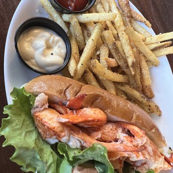 Midtown Oyster Bar - Lobster roll was amazing - American Near Me - Newport, Rhode Island Midtown Oyster Bar - Lobster roll was amazing - American Near Me - Newport, Rhode Island
