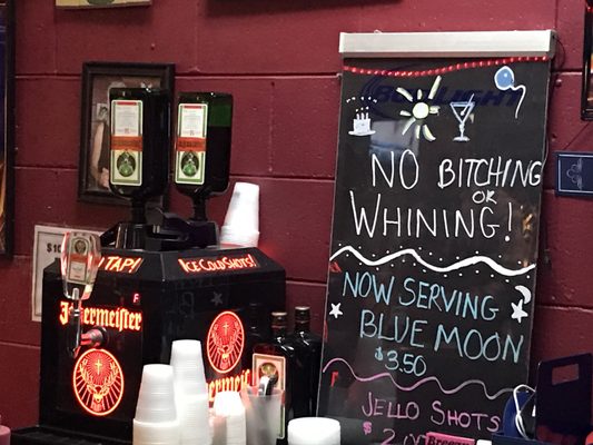 Ellie's Crow Bar Lounge by null