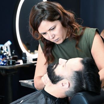 4men - Justine : coiffeuse spécialisée en TRICOPIGMENTATION - Hair Salons Near Me - Nice, 06