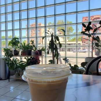 Café Calidá - Coffee & Tea Near Me - Chicago, Illinois