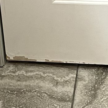 Hampton Inn & Suites Temecula - Paint peeling at bottom of inside of bathroom door - Hotels Near Me - Temecula, California Hampton Inn & Suites Temecula - Paint peeling at bottom of inside of bathroom door - Hotels Near Me - Temecula, California
