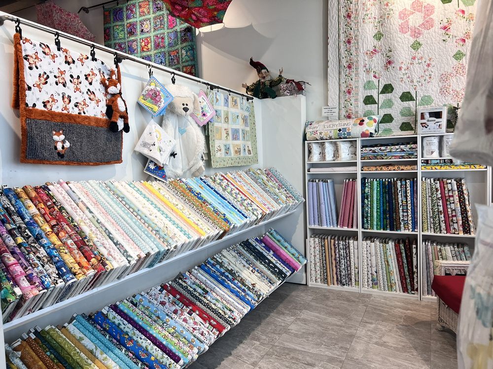 FLASH SEW AND QUILT Updated October 2024 20 Photos 13240 Tamiami