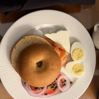 Warwick Melrose - Dallas - Smoked Salmon Bagel - Hotels Near Me - Dallas, Texas Warwick Melrose - Dallas - Smoked Salmon Bagel - Hotels Near Me - Dallas, Texas