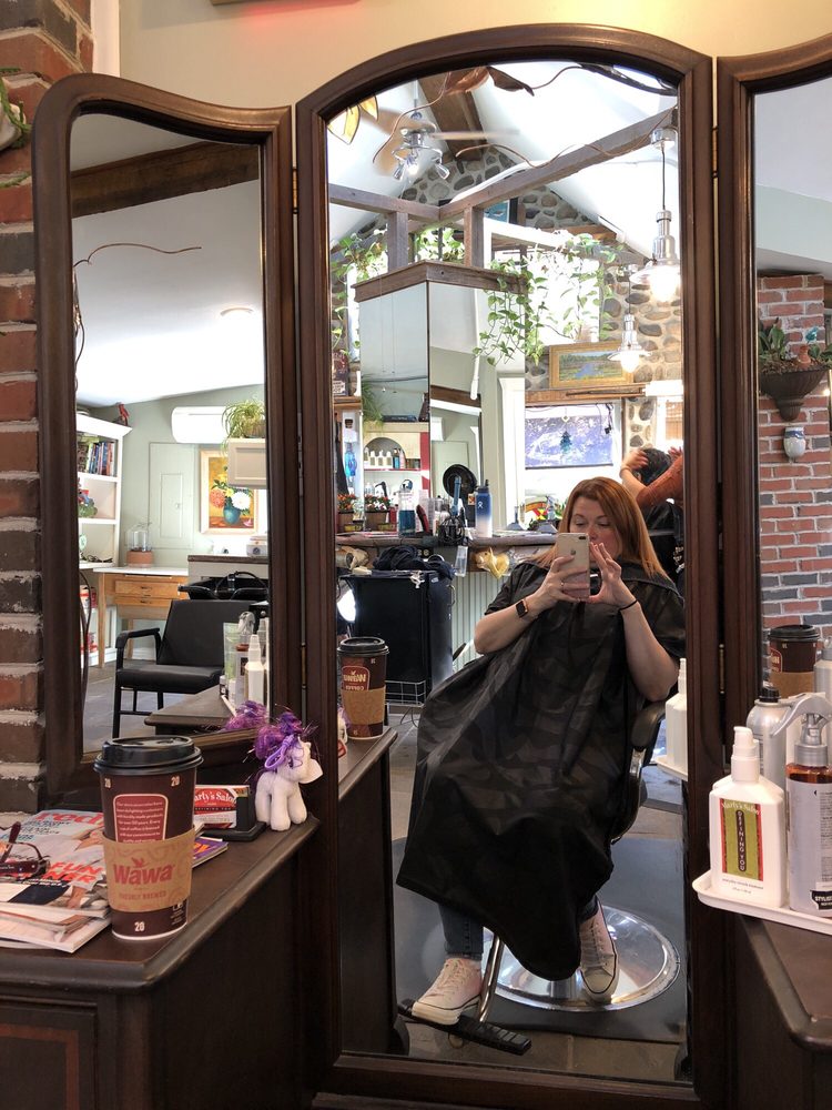 Marty's Salon Logo