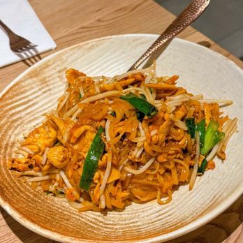 Thai Favorite Cuisine - Pad Thai - Thai Near Me - Tustin, California