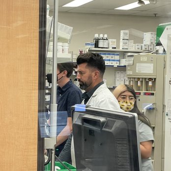 Walgreens - The worst employee at this Walgreens pharmacy hands-down... Argues with customers and yells at them - Drugstores Near Me - Chandler, Arizona
