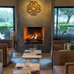Beautiful fire and cozy tasting room. Loved it!