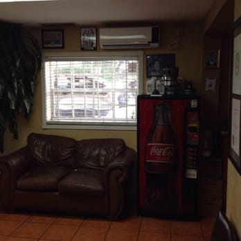 Alonso Transmission - Waiting area. - Transmission Repair Near Me - Miami, Florida Alonso Transmission - Waiting area. - Transmission Repair Near Me - Miami, Florida