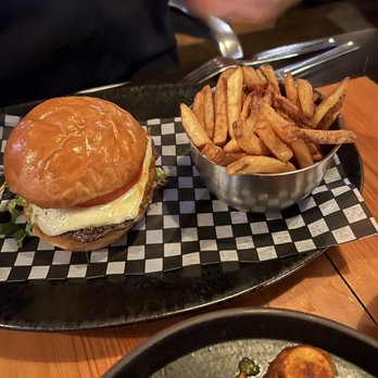 Pure Spirits - Nice yummy burgar - Seafood Near Me - Toronto, Ontario