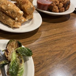 In the background, you can see the beer as well as the mushrooms, the huge mozzarella sticks and the brussels sprouts to the forefront