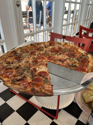 Palace Pizza by null