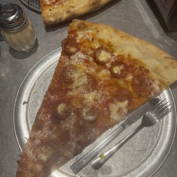Lazy Moon Pizza - Slice pepperoni pizza - Pizza Near Me - Orlando, Florida Lazy Moon Pizza - Slice pepperoni pizza - Pizza Near Me - Orlando, Florida
