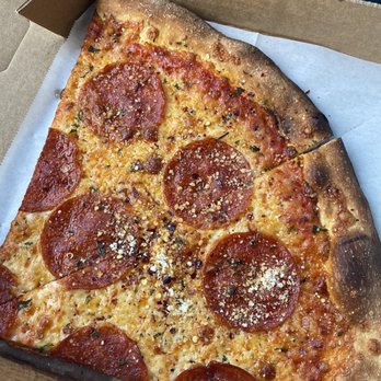 Rotten City Pizza - Crust was super hard - Pizza Near Me - Emeryville, California