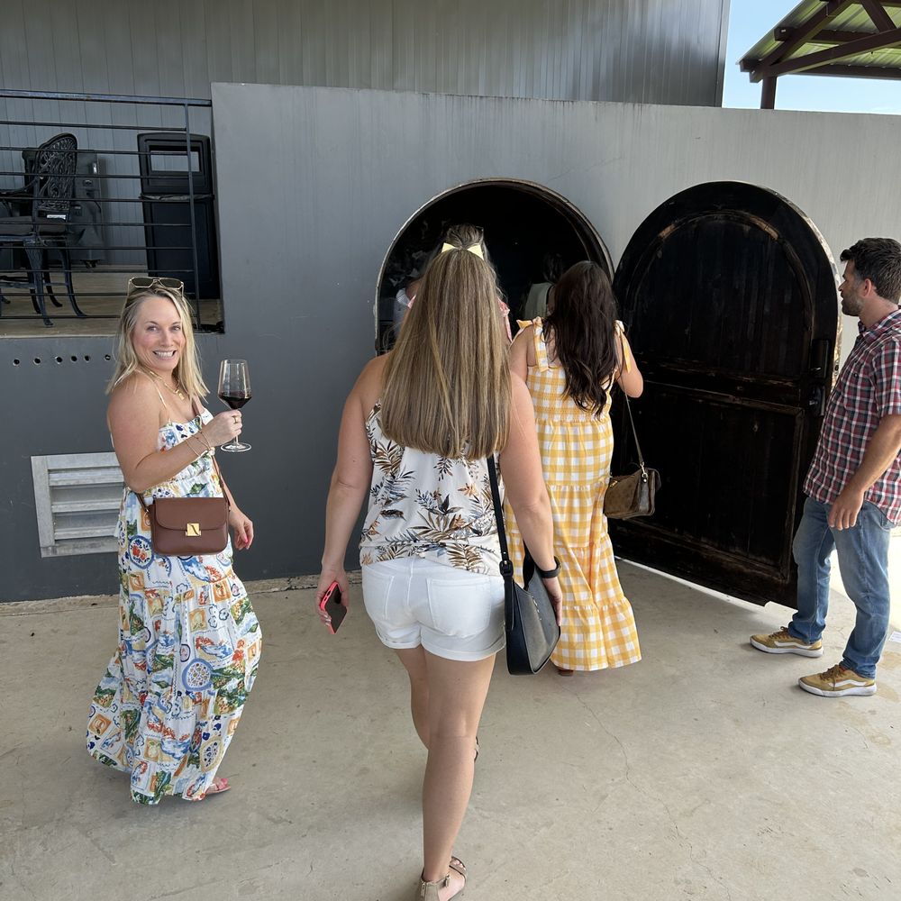 Slate Theory Winery - Wine Tasting Room Near Me - Fredericksburg, Texas
