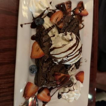 Saint Coyote - Warm brownie sundae - American Near Me - Anchorage, Alaska