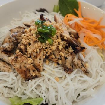 Pho Metro - Bun Ga Nuong (Grilled Chicken Breast Noodle Salad) - Vietnamese Near Me - Flushing, New York