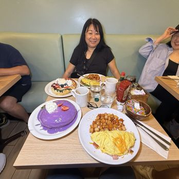 Aloha Kitchen - She over orders - Breakfast & Brunch Near Me - Honolulu, Hawaii