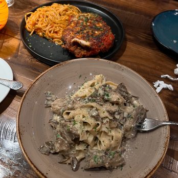 Fresco Italiano - Mushroom Alfredo and Chicken Parmesan - Italian Near Me - Las Vegas, Nevada Fresco Italiano - Mushroom Alfredo and Chicken Parmesan - Italian Near Me - Las Vegas, Nevada