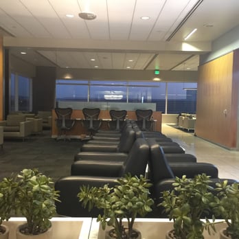 Salon Feuille d'Érable - Seating - Airport Lounges Near Me - Dorval, Quebec