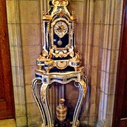 Laurel Court - Fancy clock