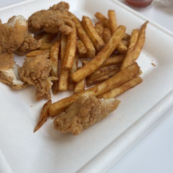 Uptown Cafe - Chicken tender plater - Coffee & Tea Near Me - Chantilly , Virginia