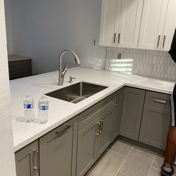 Modern Kitchen Designs - Beautiful deep sink - Cabinetry Near Me
