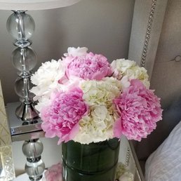Hydrangeas, peonies and I think gardenias? Leaf wrapped case and all... It's gorgeous. Hydrangeas, peonies and I think gardenias? Leaf wrapped case and all... It's gorgeous.