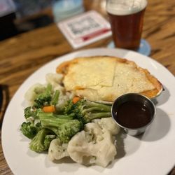 The Fox and Hounds - Shepherds pie with mixed veggies and an ESB.