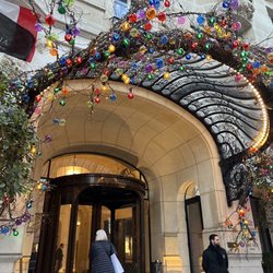 Bar Joséphine - Entry to Hotel Lutetia. At Christmas time. Joyeux Nöel!