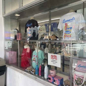 Leonard's Bakery - Bakeries Near Me - Honolulu, Hawaii
