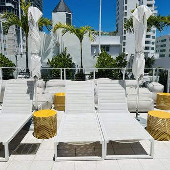 Hotel Greystone - 7/10/22 - Collins Rooftop Pool - Hotels Near Me - Miami Beach, Florida