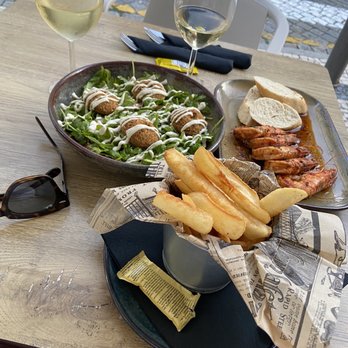 Elee's - Falafel salad in rear, prawns in garlic butter and fries in front - Burgers Near Me - Porto, 13