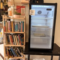 Sabores - Refrigerator with samples