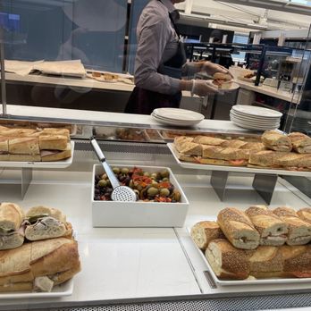 United Club - Airport Lounges Near Me - Newark, New Jersey