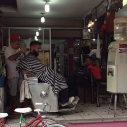 Peluquería El Tribal - Jugadores de futbol se cortan el pelo aquí.