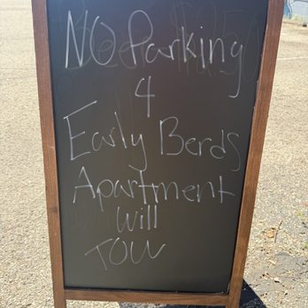 Early Berds - Sign about parking from Early Berds - Coffee & Tea Near Me - Hamilton, Ohio