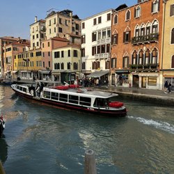 Trattoria Pontini - Showing Trattoria Pontini from actors the canal.
