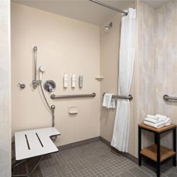Hampton Inn Neptune/Wall - Guest room bath